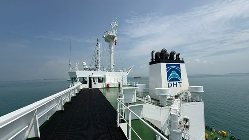 阿曼湾待载油轮船队(图源:DHT Holdings / Seatrade Maritime)